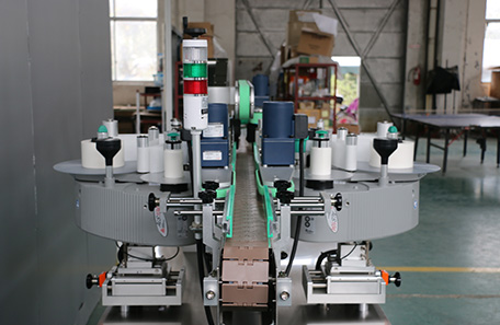 洗衣液雙面貼標機