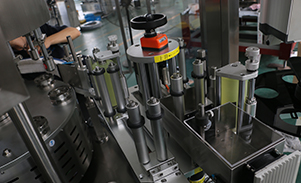 全自動回轉式數控不干膠貼標機-XTHZ-720S型