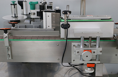 立式果汁/果醬貼標機