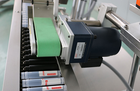 臥式小瓶貼標機