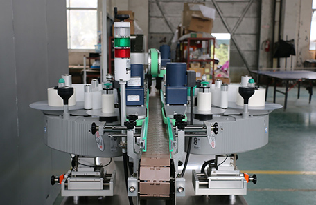 蜂蜜瓶雙面貼標機