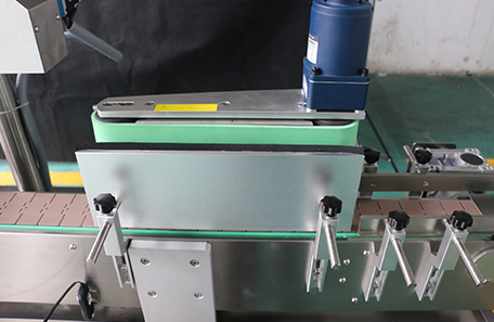 方桶雙面貼標機