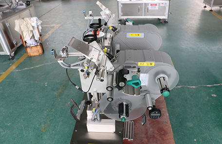 四標(biāo)站不干膠貼標(biāo)機(jī)