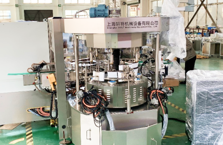 上海知名乳品企業(yè)選購(gòu)軒特?cái)?shù)控回轉(zhuǎn)式貼標(biāo)機(jī)