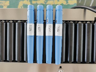 6月10日斜臥式貼標機發貨加拿大